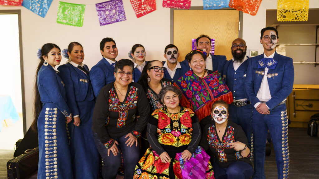 Radio Latina & Mariachi Agave Azul